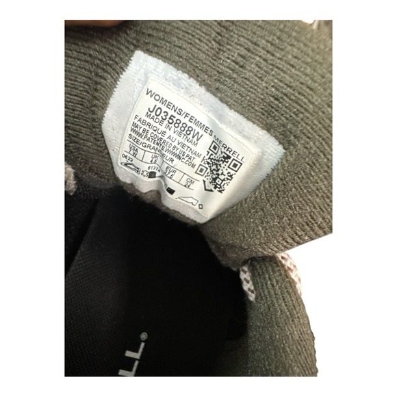 Merrell Gray and Black Sneakers with Mesh Upper and Thick Sole - Picture 5 of 6